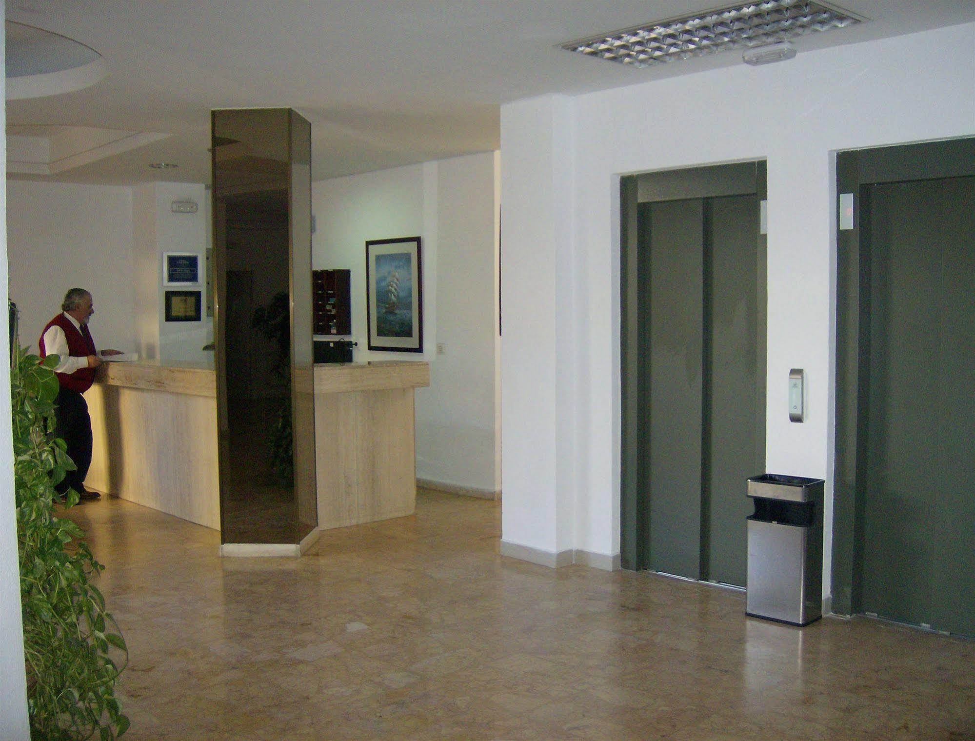 Apartamentos El Velero Торремолинос Экстерьер фото
